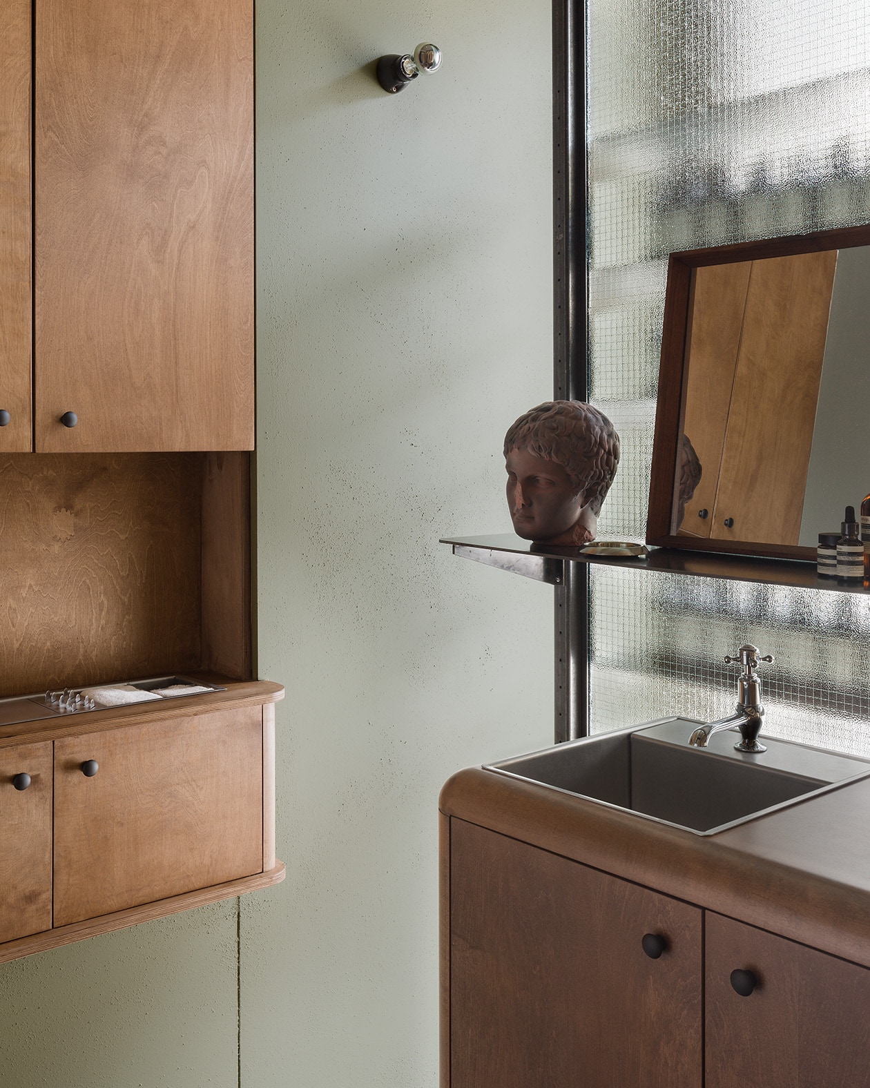Aesop Glasgow sculpture of a bust