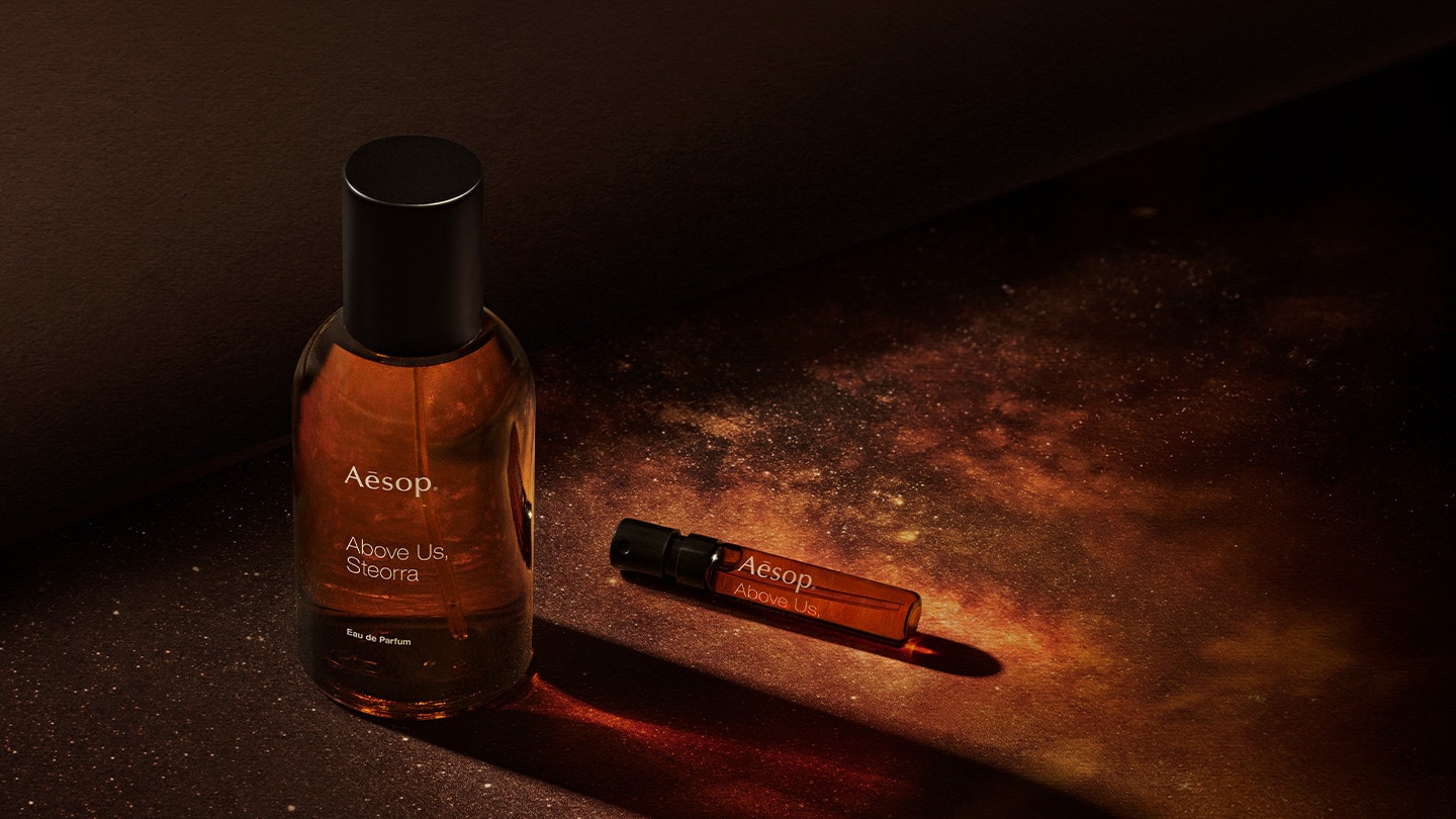 Above us steorra EDP bottle placed next to a 2mL sample vial