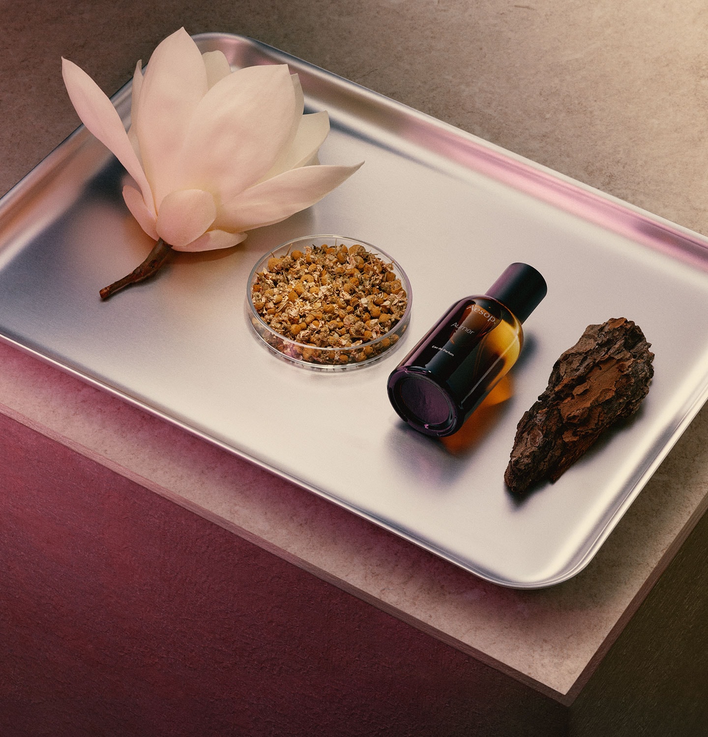 Aurner EDP, flower and dried flowers placed on a metal tray