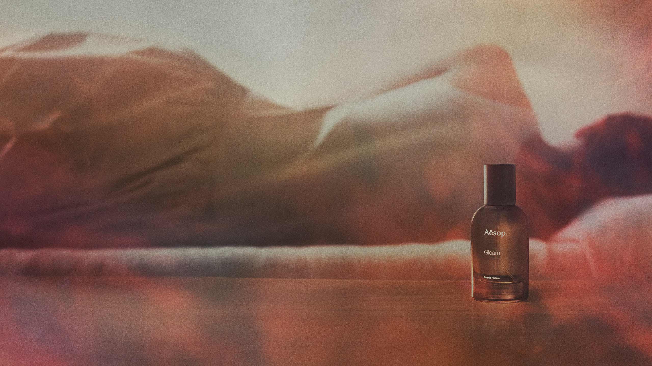 Gloam Eau de Parfum: Aboard a floral tapestry | Aesop